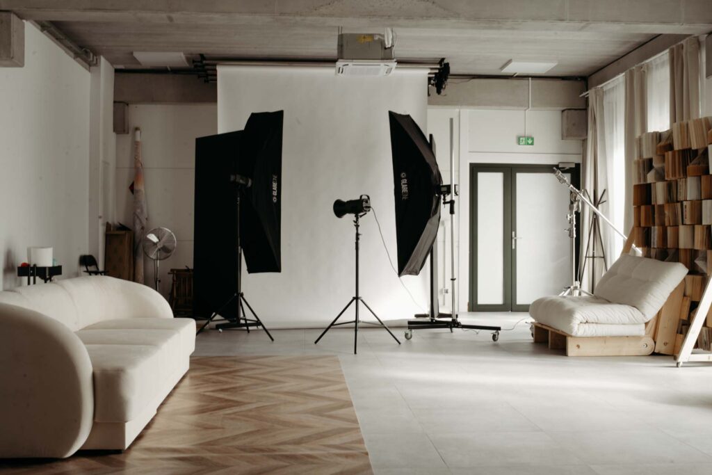Profesjonalne lampy studyjne w Studio Drugi Brzeg w Warszawie
