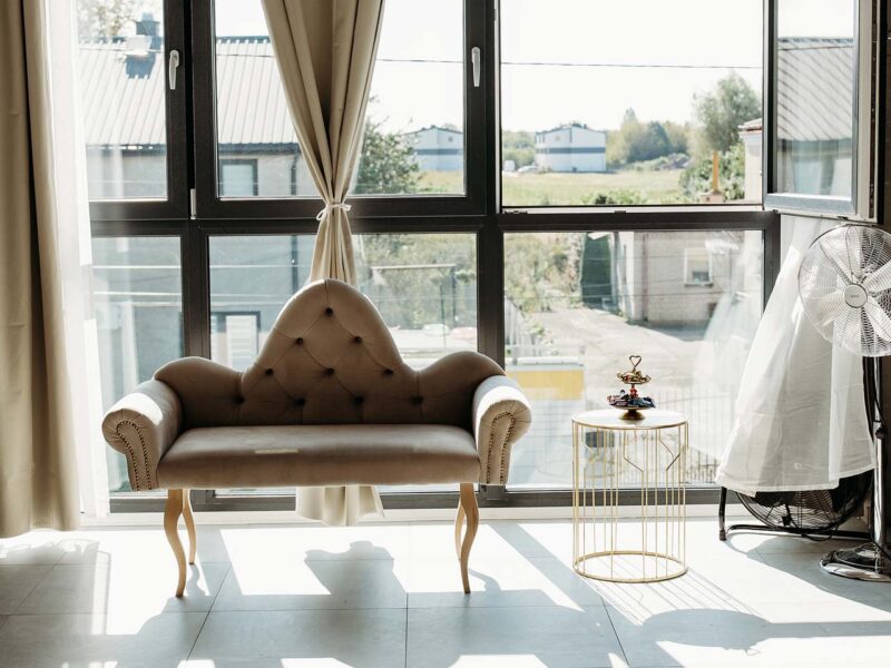 Przestronne wnętrze oraz naturalne światło w Studio Drugi Brzeg