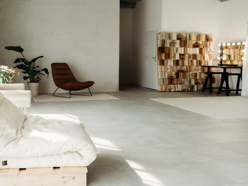 Studio fotograficzne Drugi Brzeg - główna sala z naturalnym światłem w Warszawie na Wawrze